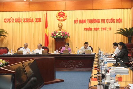 Komite Tetap Majelis Nasional Vietnam meneruskan agenda persidangan ke-11 - ảnh 1